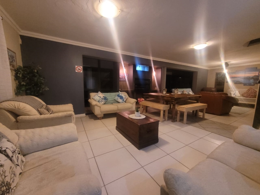 6 Bedroom Property for Sale in Paradise Beach Eastern Cape